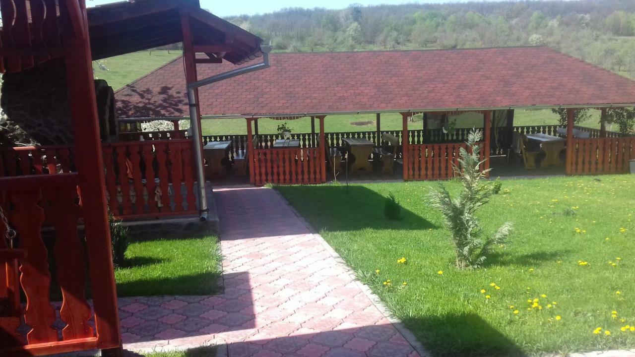 Отель Casa Leonardo Хацег Экстерьер фото