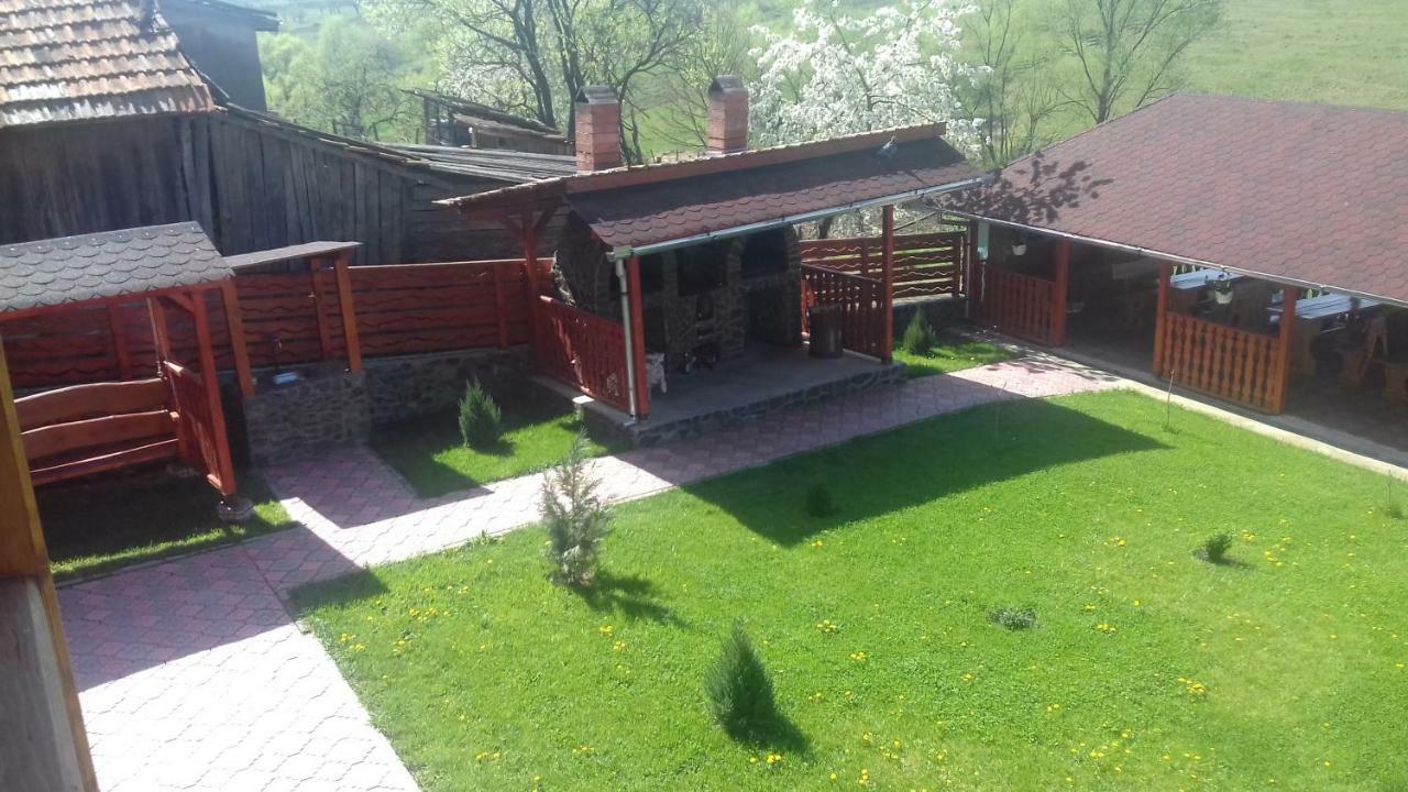 Отель Casa Leonardo Хацег Экстерьер фото